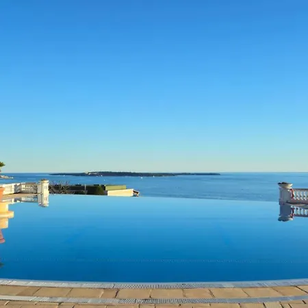 Appartement - Superbe 2 Pièces Avec Piscine - Proche Plages Et Centre *